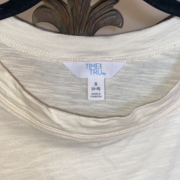 Time and Tru cream knit top - Picture 2 of 7